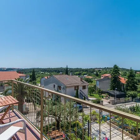 Ivan Гостьовий будинок Пула